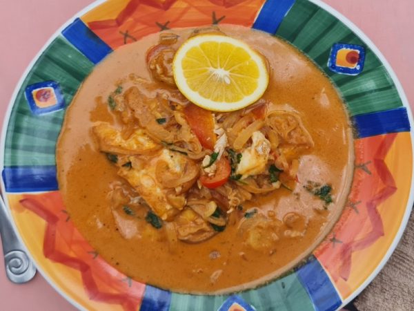 GUISADO DE PESCADO CON ARROZ AL AJO