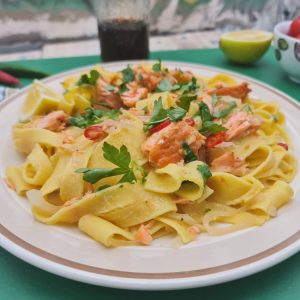 LINGUINI CON SALMON Y AJI